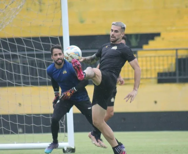 CRICIÚMA E HERCÍLIO LUZ DUELAM NA IDA DAS QUARTAS