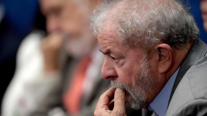 Aprovação do presidente Lula despenca e reprovação aumenta
