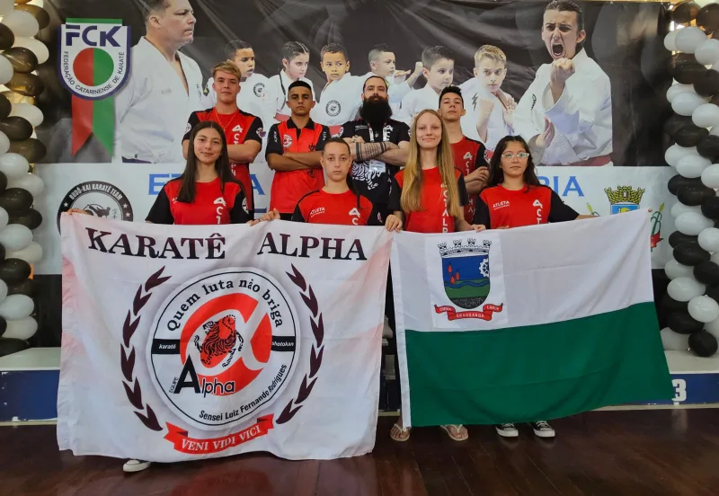 DME de Urussanga emplaca cinco atletas na Seleção Catarinense de Karatê