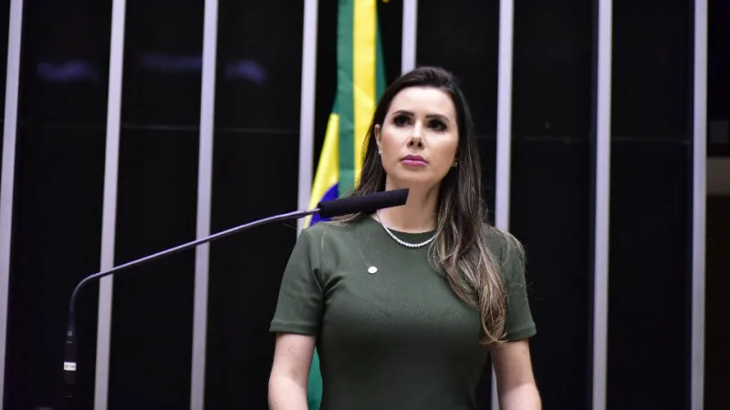 Caroline de Toni pauta projetos que endurecem penas para crimes em sua estreia como presidente da CCJ