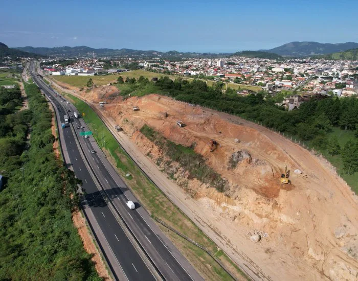 Trecho da BR-101 será bloqueado para detonação de rochas nesta terça-feira em Capivari de Baixo