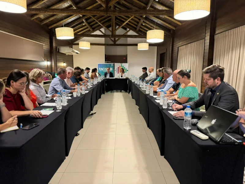 Empresários e lideranças públicas unem esforços na Plenária Regional Extremo Sul da Facisc para debater segurança em Santa Catarina