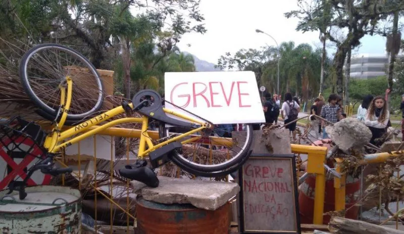 Confira setores afetados pelo terceiro dia de greve dos servidores da UFSC