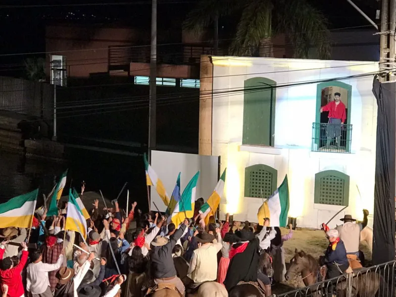 Estreia da Tomada de Laguna encanta o público com emoção e história