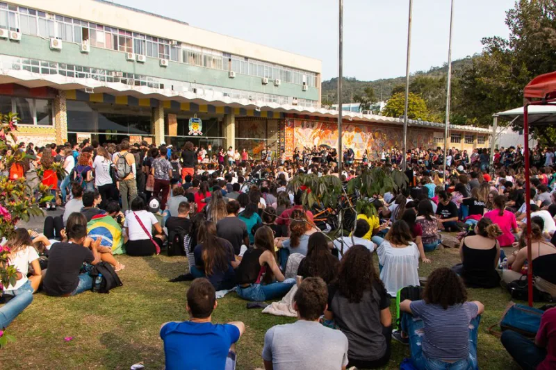 Greve dos servidores da UFSC completa uma semana com serviços paralisados