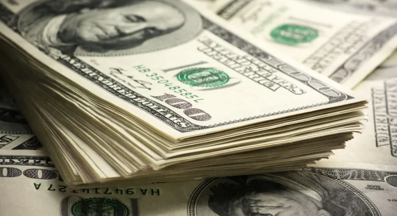 Dólar fecha acima de R$ 5,00 pela primeira vez desde outubro
