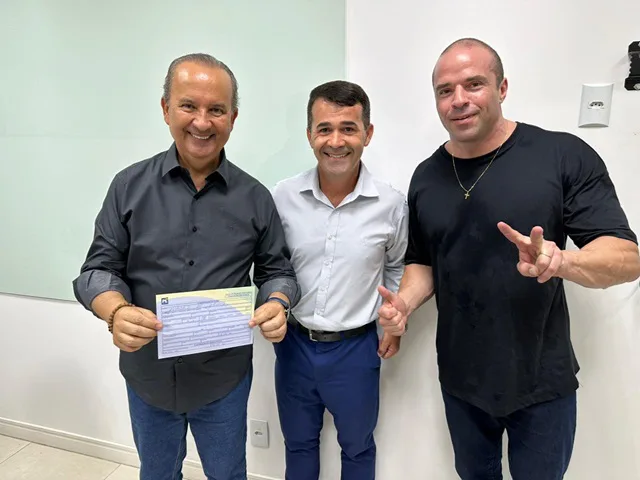 Jorginho Mello abona filiação de Nicola Martins e Juarez de Jesus ao PL