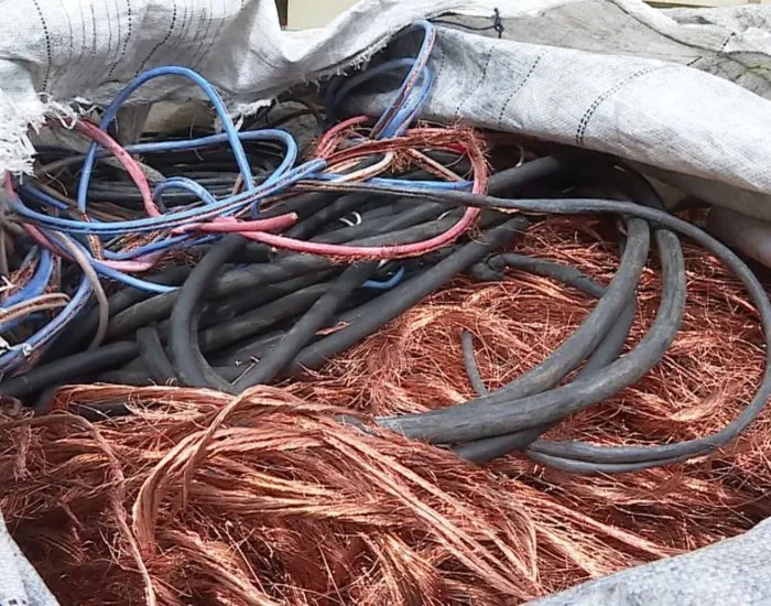 Cerca de 100 kg de fios de cobre são furtados de rede elétrica de Balneário Camacho