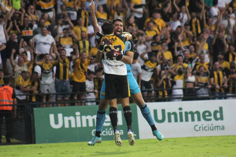 Gustavo brilha e nos pênaltis o Tigre avança para decisão do Catarinense 2024