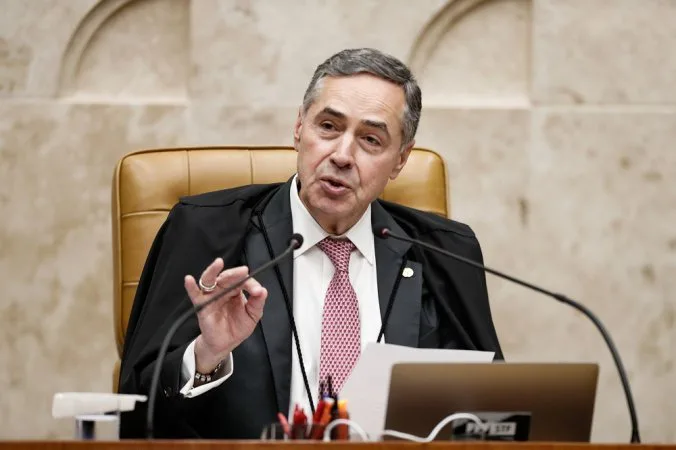 Após cinco votos para ampliar foro privilegiado, Barroso pede vista e interrompe julgamento no STF
