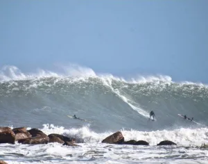 Praia do Cardoso sediará 1º Campeonato Brasileiro Confederado de Ondas Grandes da história