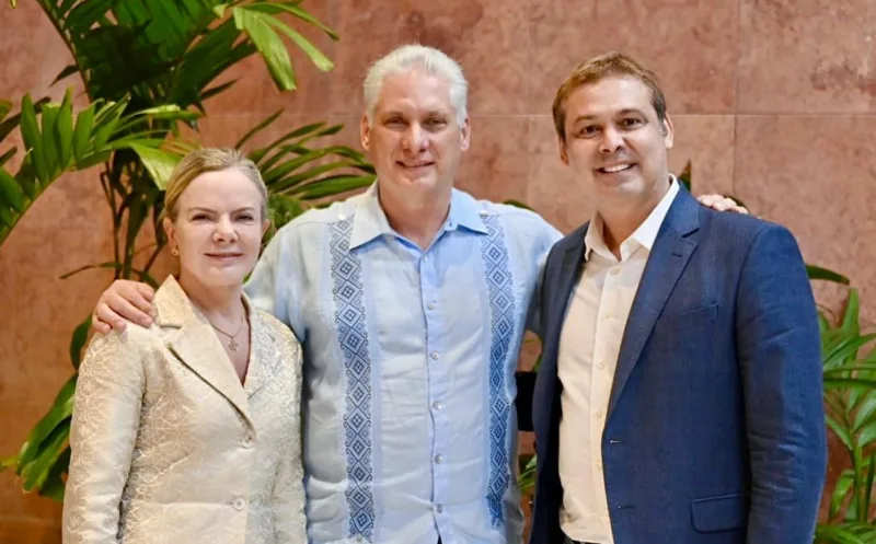 Gleisi e PT assinam acordo de cooperação com Partido Comunista de Cuba