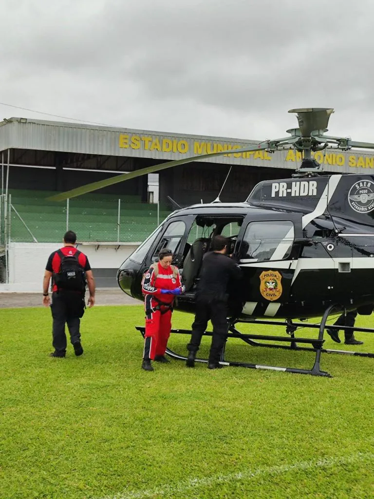 Homem tem AVC e é socorrido de helicóptero em Sombrio