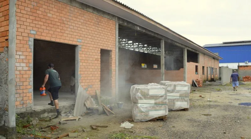 Obras da reforma da garagem são retomadas em Siderópolis