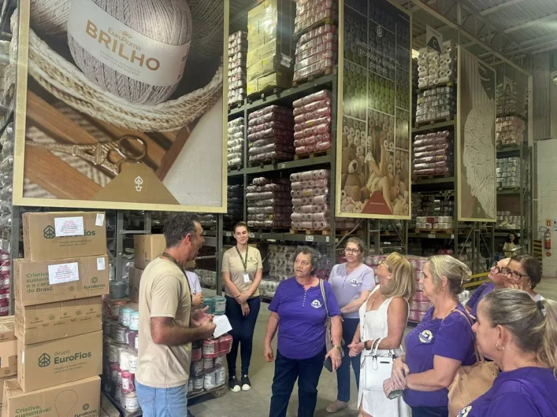 ASSOCIAÇÃO COCAL ARTE VISITA GRUPO EUROFIOS E ABRAÇA SUSTENTABILIDADE COM TÉCNICA DO MACRAMÊ.