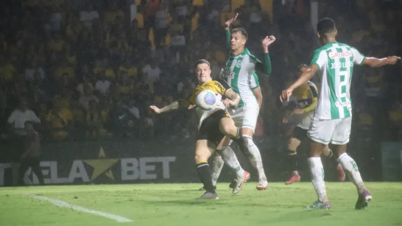 CRICIÚMA EMPATA NA ESTREIA DO BRASILEIRÃO