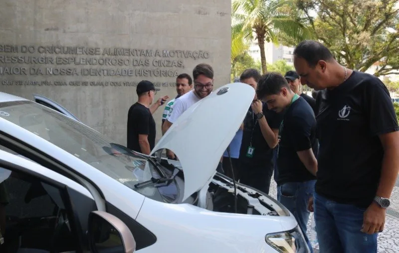 Servidores da Prefeitura de Criciúma passam por capacitação para uso de carros elétricos