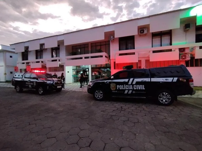URUSSANGA: Prefeito, vereadores e servidor são presos preventivamente em operação