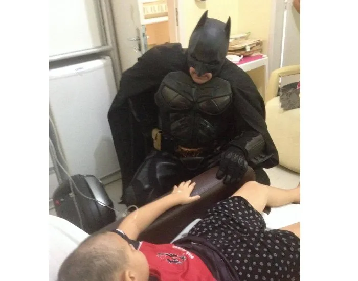 Conhecido como Batman do Brasil, Cristiano Zanetta palestra em colégio de Tubarão na terça-feira