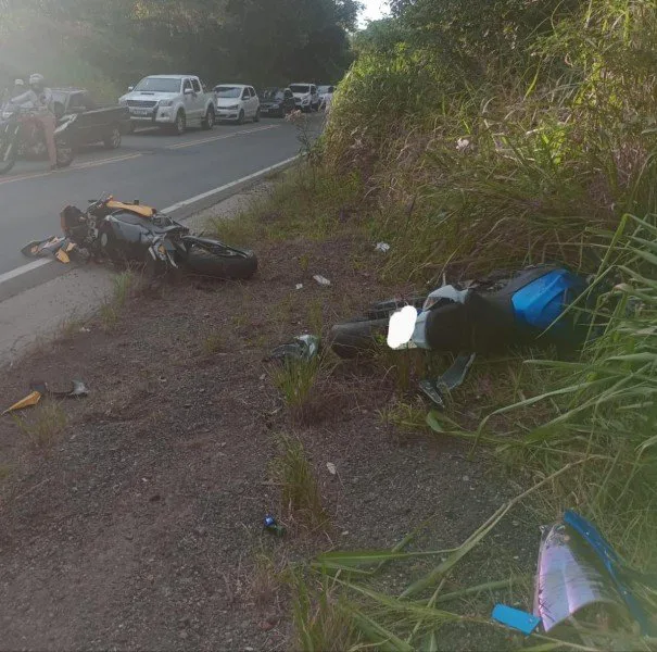 Motos colidem na tarde deste sábado