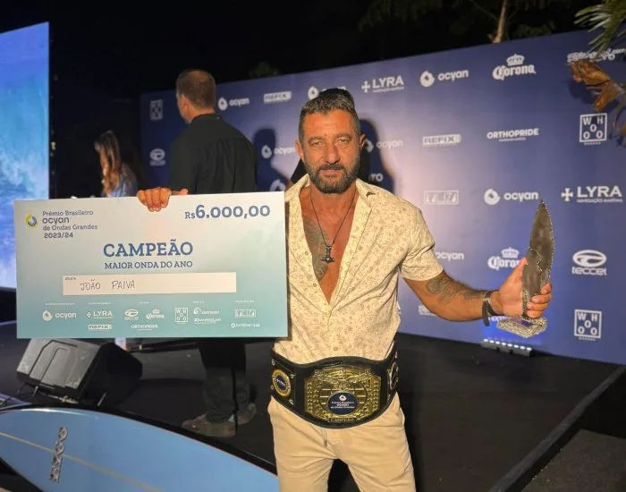 Surfista João Paiva conquista prêmio nacional de maior onda surfada no Brasil na Laje da Jagua