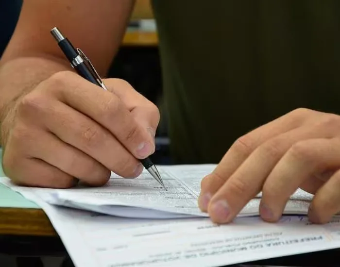 Celesc abre concurso para níveis médio, técnico e superior com salários de até R$ 11,2 mil