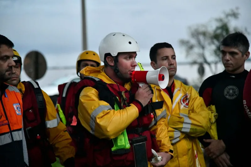 Equipes dos bombeiros militares de SC resgatam 2.071 pessoas no Rio Grande do Sul e 284 animais com vida