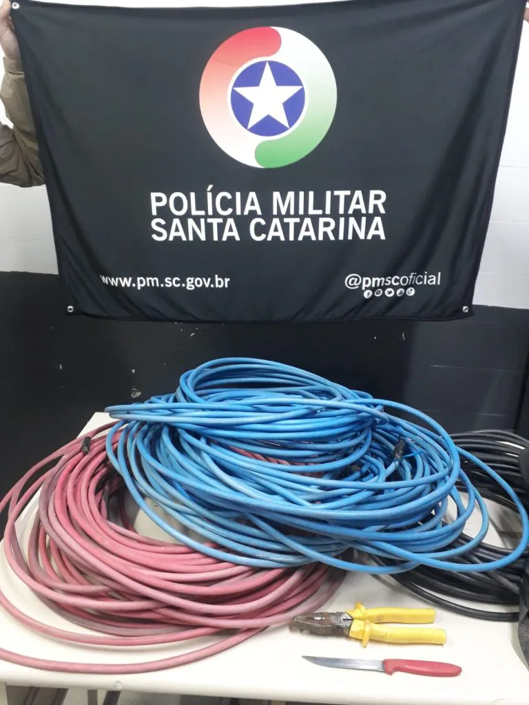 PM prende ladrões de fios elétricos e recupera 30kg em Criciúma