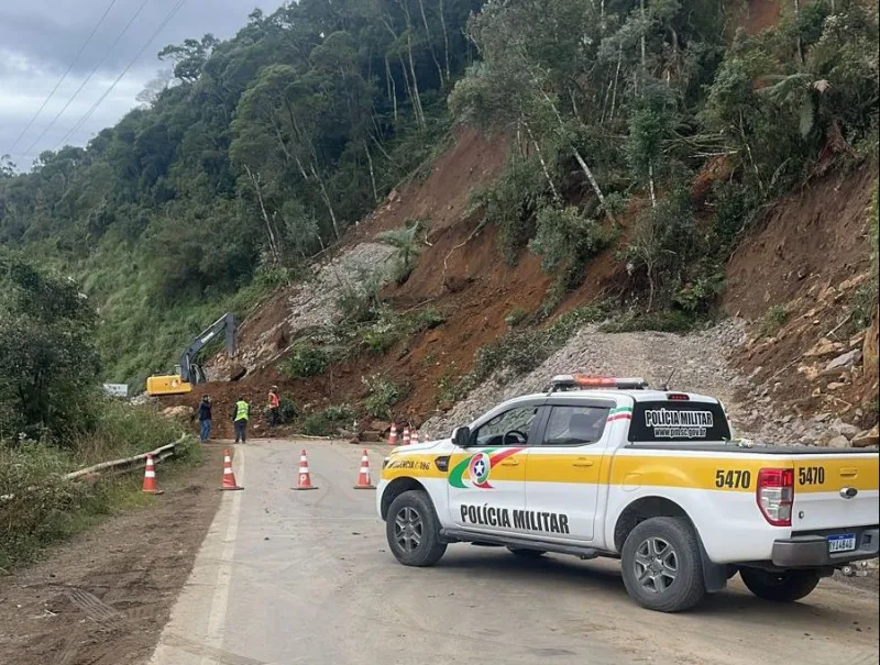 Nova queda de barreira interdita Serra do Panelão