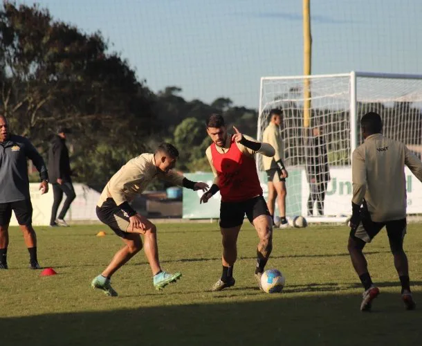 Criciúma treina com foco no confronto contra Palmeiras