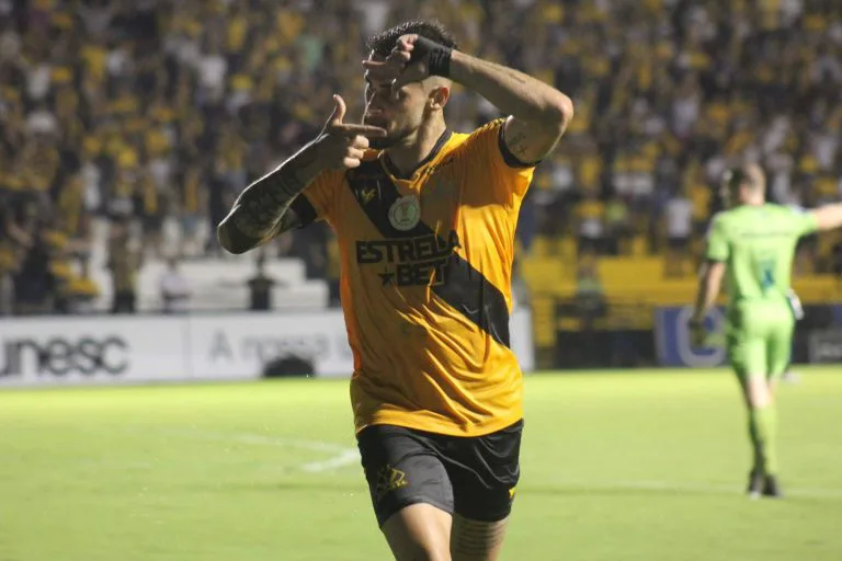 Felipe Vizeu por no mínimo um mês fora