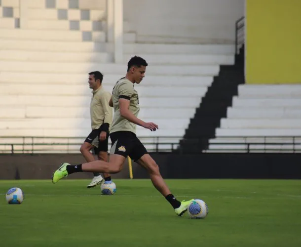 TARDE DE TREINAMENTO NO GRAMADO DO HERIBERTO HÜLSE