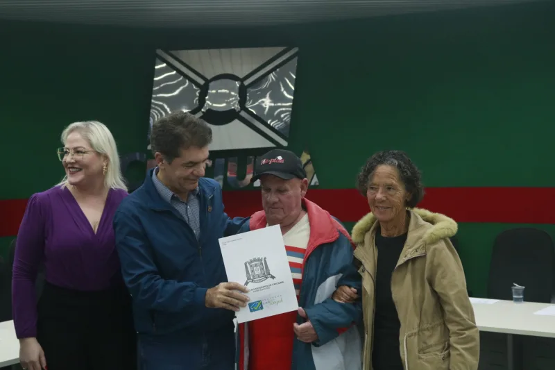 Prefeitura de Criciúma realiza entrega de escrituras de imóveis para 84 famílias