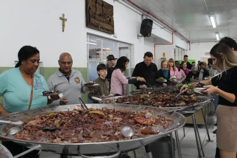 Sábado é dia de Feijoada no Bairro da Juventude