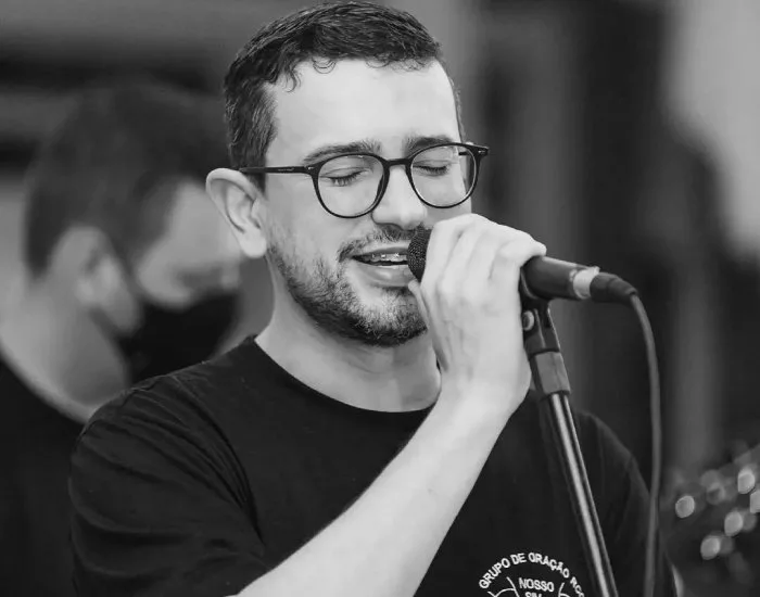 Em luta contra o câncer, seminarista Felipe Freitas morre aos 36 anos