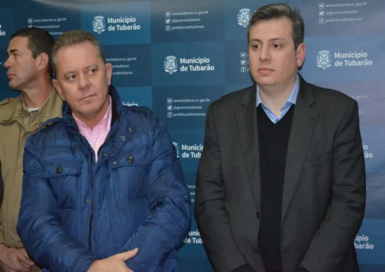Ex-prefeito e ex-vice-prefeito de Tubarão continuarão usando tornozeleira eletrônica por mais 90 dias