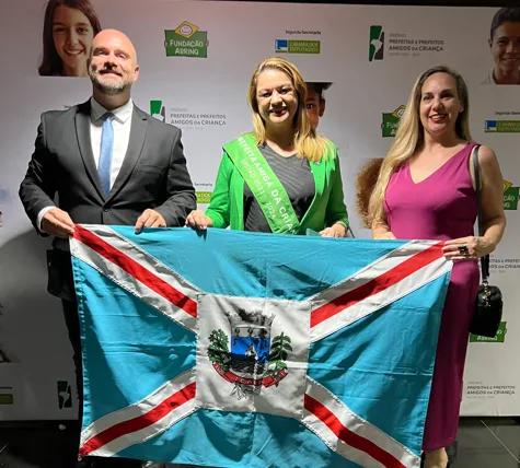 Dalvania Cardoso recebe o selo Prefeita Amiga da Criança, da Fundação Abrinq