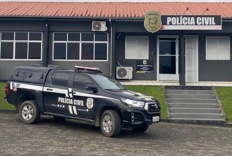 Policiais recuperam celulares de vítimas de roubos armados em Criciúma