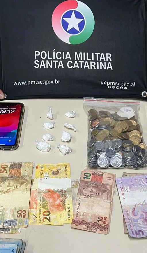Jovem é preso pela PM por “tele-entrega” de drogas