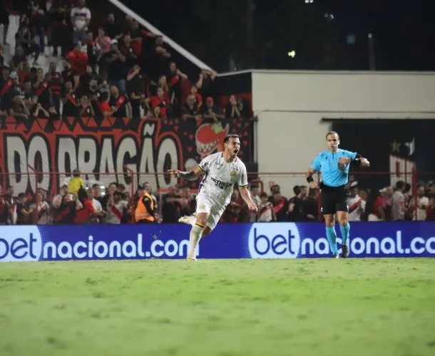 TIGRE VENCE O ATLÉTICO DE VIRADA EM GOIÁS