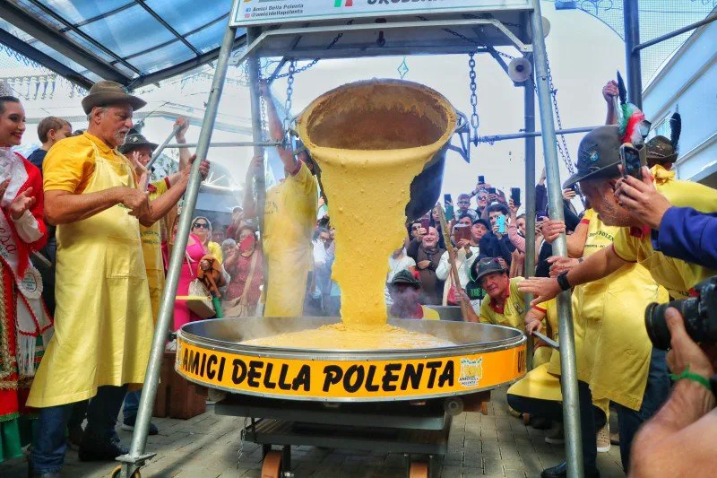 Tombo da Polenta anima Festa da Gastronomia em Nova Veneza