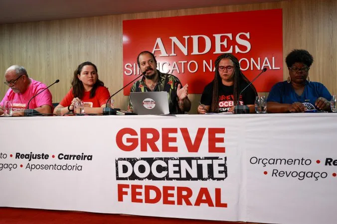 Professores das universidades federais decidem encerrar greve em todo o país