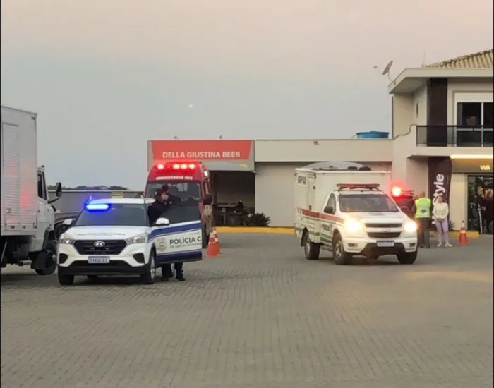 Homem de 42 anos morre após trator tombar e cair por cima dele em Imaruí