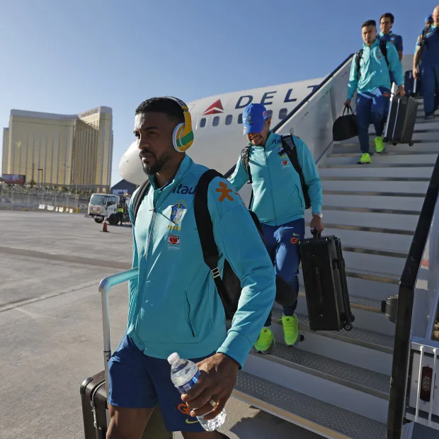 Seleção desembarca em Las Vegas para enfrentar o Uruguai