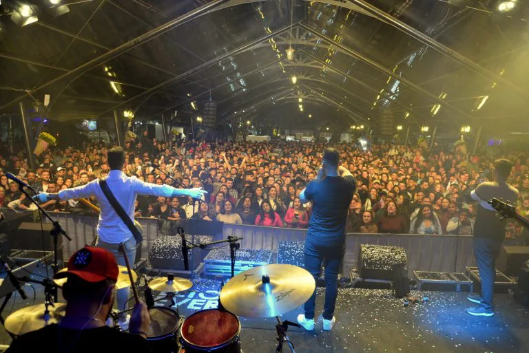 Baile da Melhor Idade abre o segundo dia de Festa do Colono