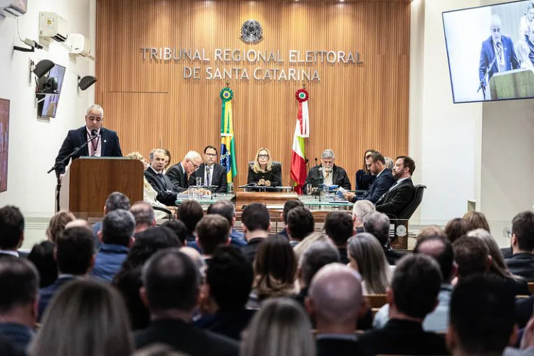 TRE-SC reúne juízes eleitorais para alinhamento visando às Eleições 2024