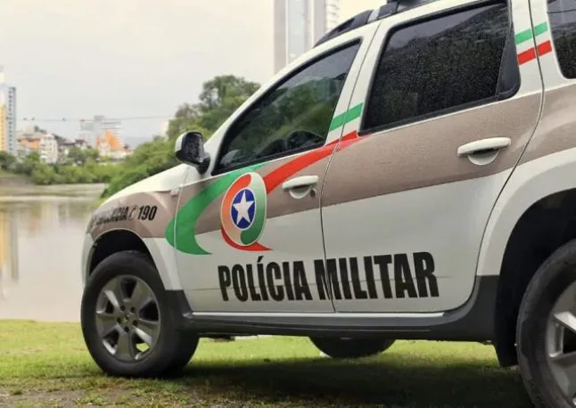 Homem é preso após furtar bebidas em supermercado no Centro de Criciúma
