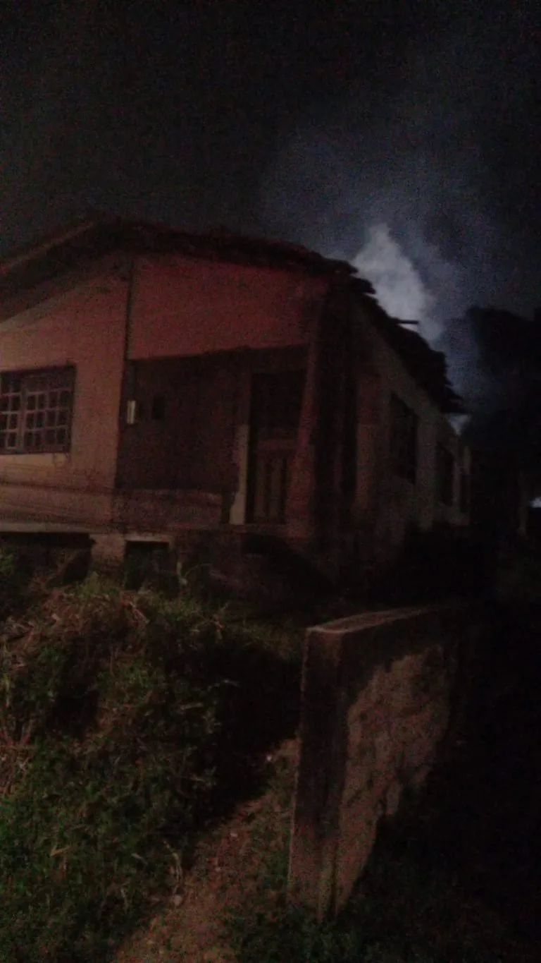 Incêndio em residência, em Içara provoca queimaduras em homem