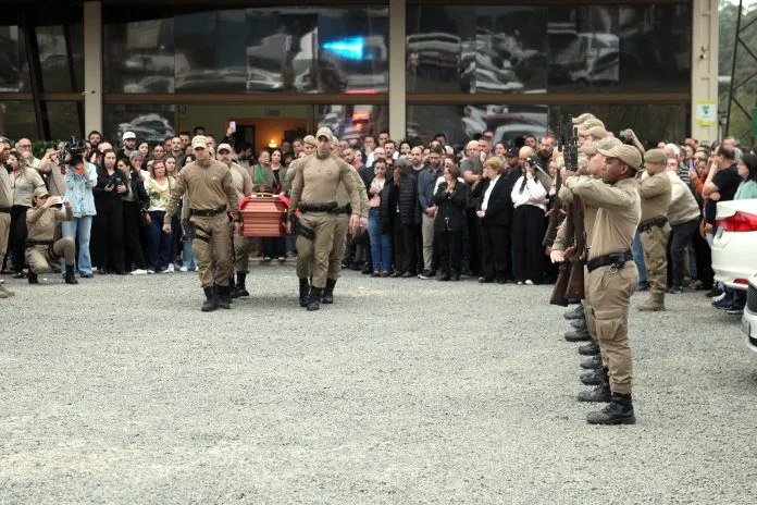 Despedida de Sargento Appel causa emoção em Içara