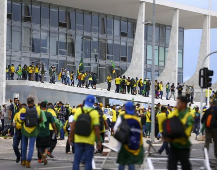 Câmara dos Deputados vota anistia a presos pelos atos de 8 de janeiro e analisa projetos contra STF